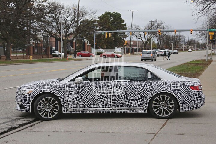 Lincoln Continental spyshots