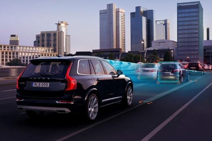 Volvo XC90 Queue Assist