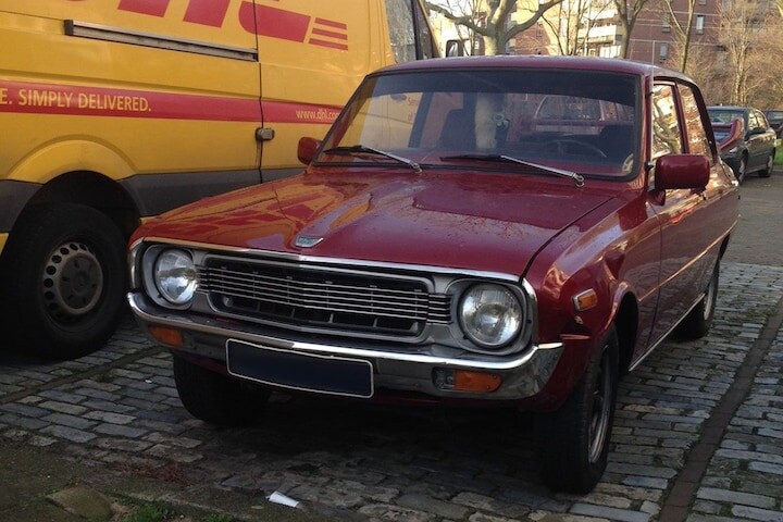 Mazda 1300 In het Wild