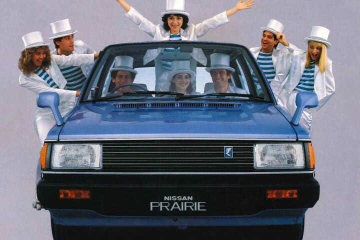 Persplaat Nissan Prairie
