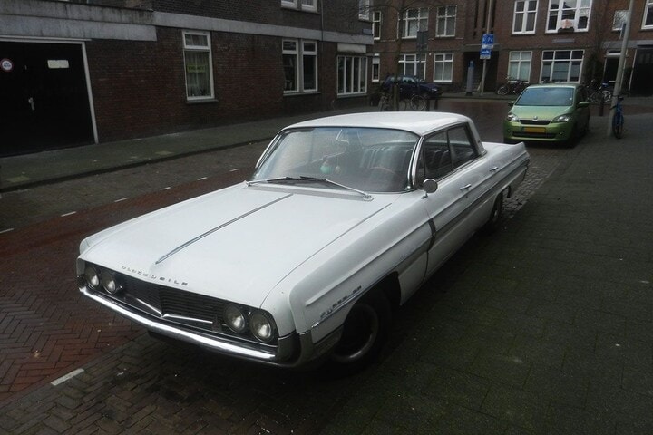 In het wild Oldsmobile Super 88 (1962)