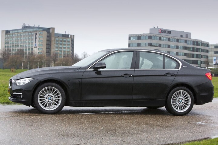 BMW 330e