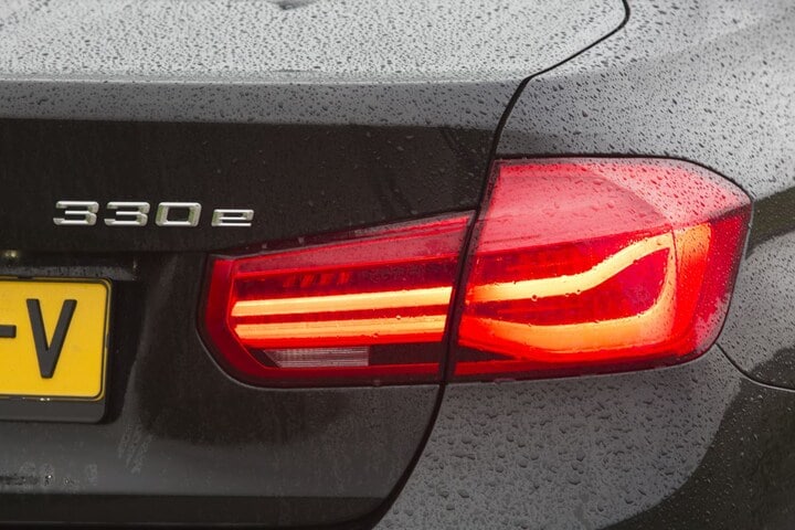 BMW 330e