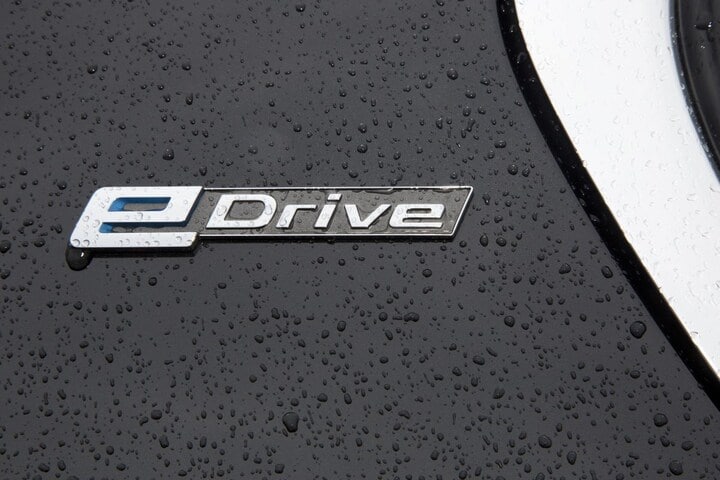 BMW 330e