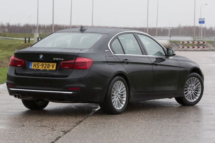 BMW 330e
