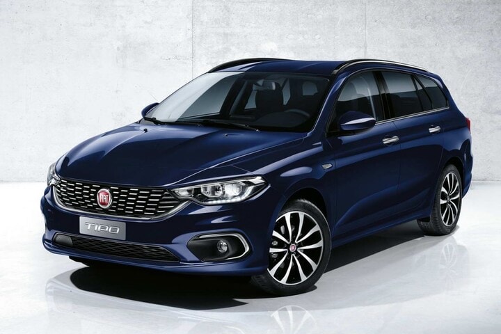 Fiat Tipo hatchback en station