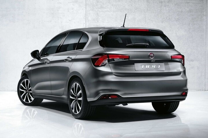 Fiat Tipo hatchback en station
