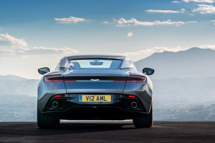 Aston Martin DB11