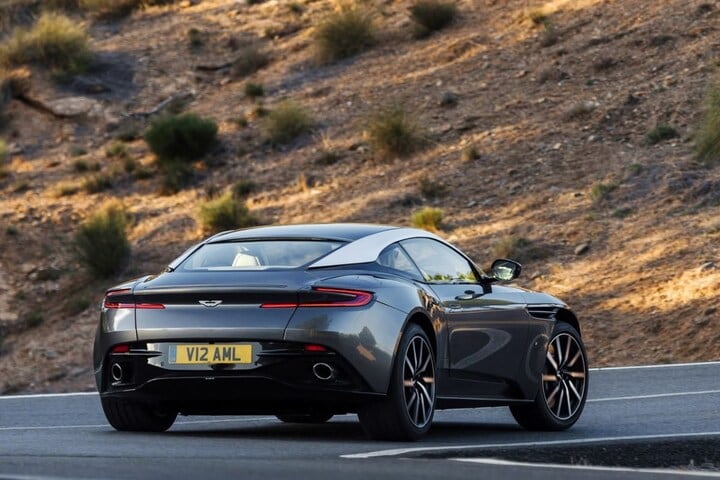 Aston Martin DB11