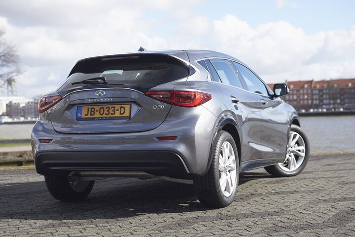 Test Infiniti Q30 1.5d
