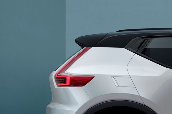 Volvo XC40 teasers