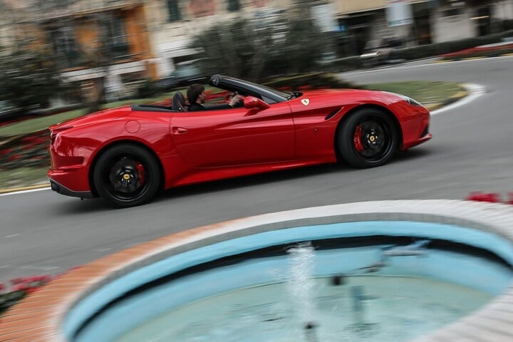 Ferrari California T HS