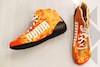 Max Verstappen oranje schoenen en helm