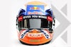 Max Verstappen oranje schoenen en helm