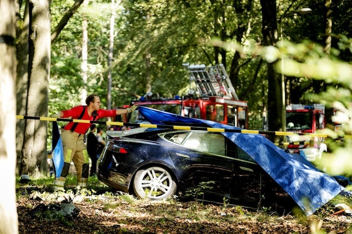 Tesla crash Baarn ANP