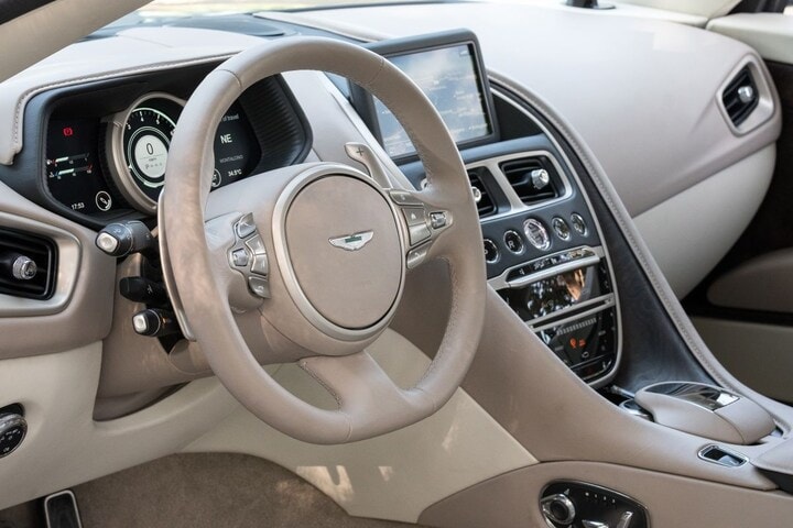 Aston Martin DB11