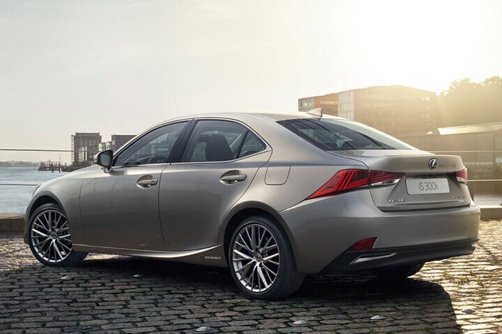Lexus IS