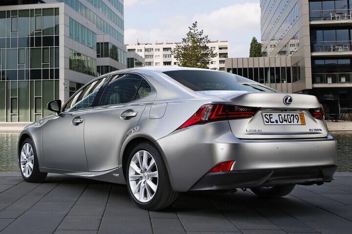 Lexus IS 300h