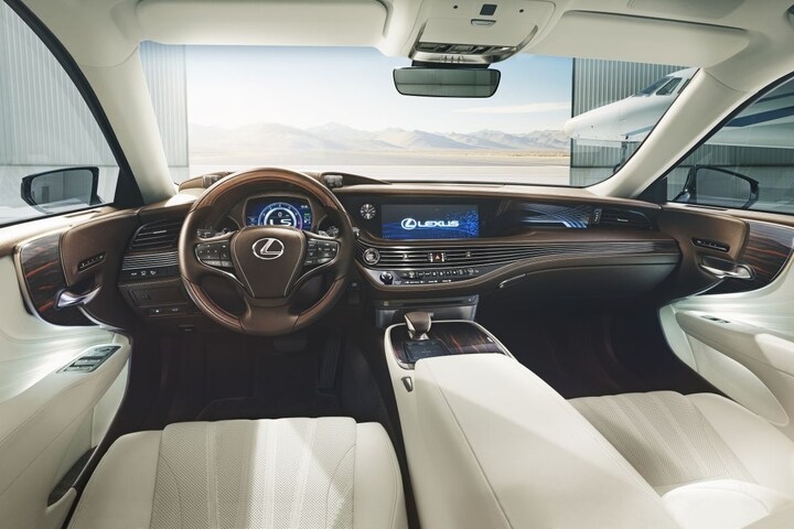 Lexus LS