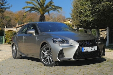 Lexus IS300h