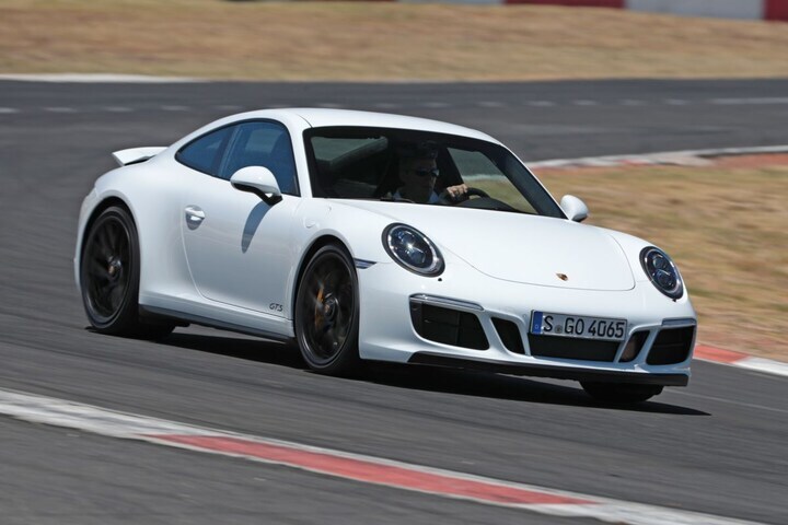 Porsche 911 Carrera GTS