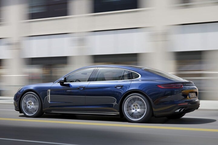 Porsche Panamera 4 E-Hybrid