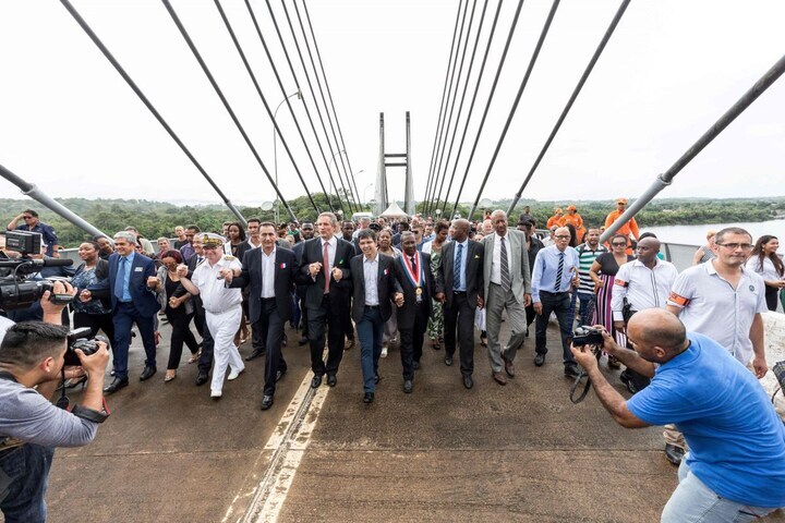Oyapock River Bridge Frans Guyana Brazilië brug op