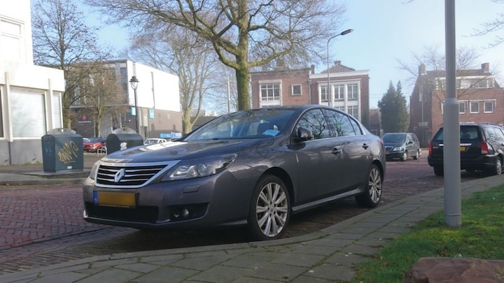 In het wild Renault Latitude