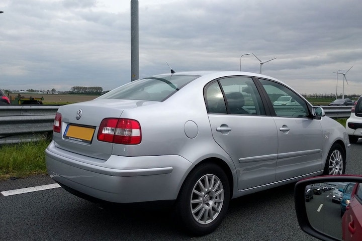 In het wild: Volkswagen Polo 9N2 sedan