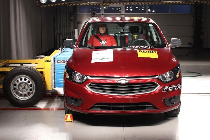 Latin NCAP Chevrolet Onix en Kia Rio Sedan