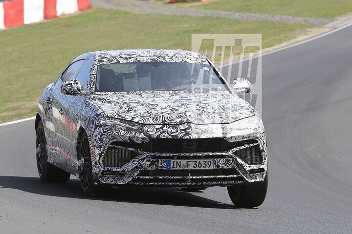 Spyshots Lamborghini Urus