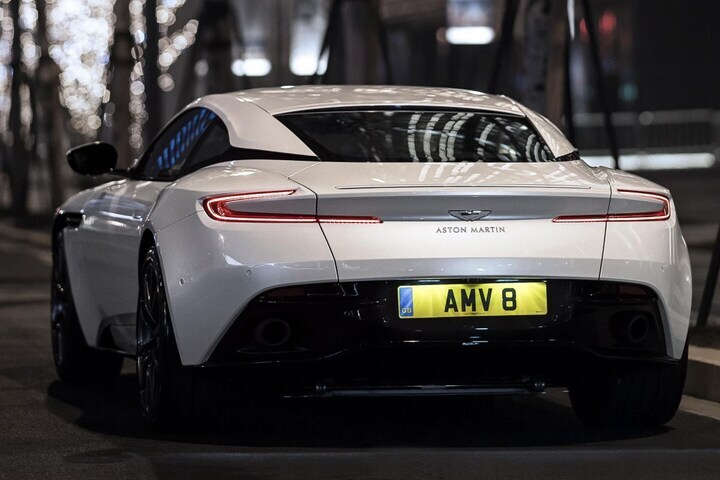 Aston Martin DB11 V8