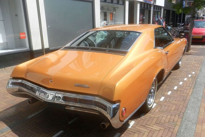 In het wild Buick Riviera