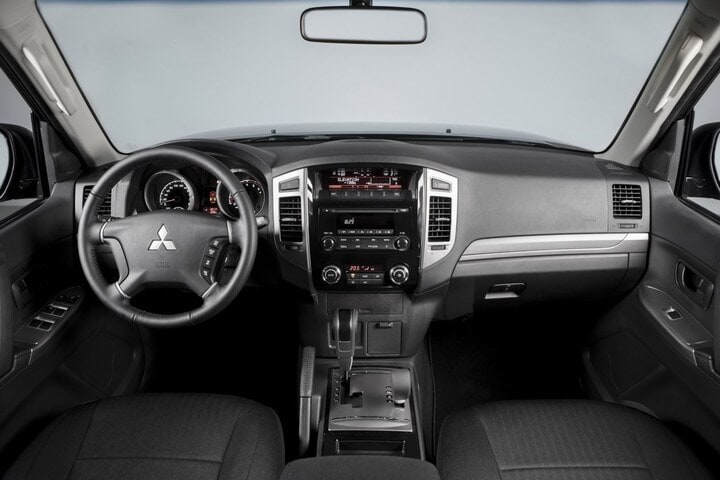 Mitsubishi Pajero LWB grijs kenteken