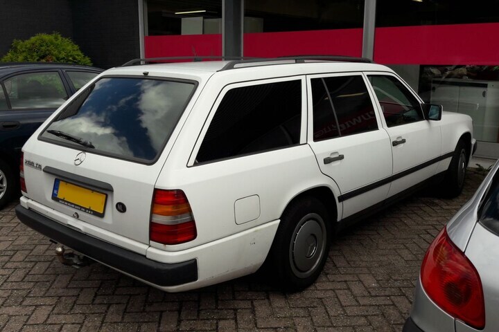 Mercedes-Benz 200 TD
