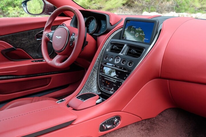 Aston Martin DB11 V8