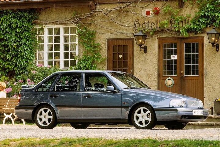 Facelift Friday: Volvo 440 460