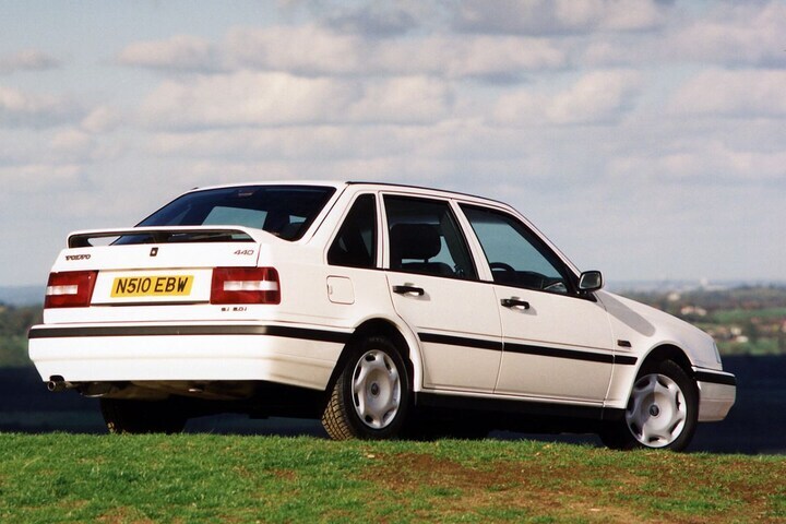 Facelift Friday: Volvo 440 460