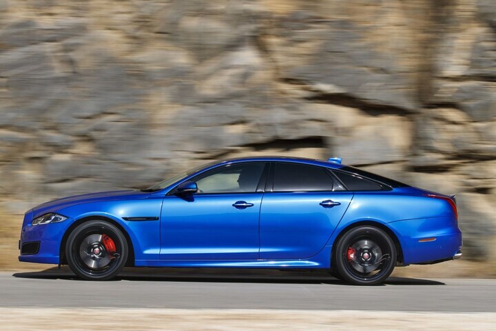 Jaguar XJR575