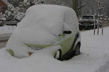 Sneeuw winter koud glad ijs krabben