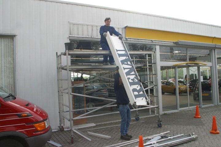 Renault-dealer ontmanteld