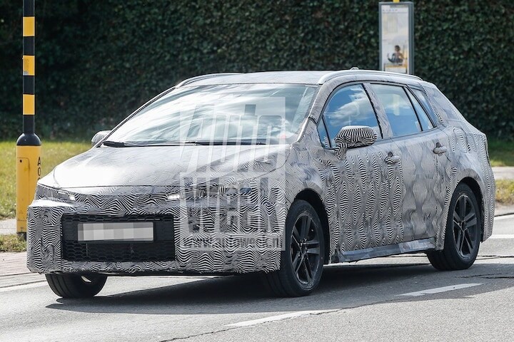 Toyota Auris TS spyshots