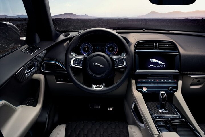 Jaguar F-Pace SVR