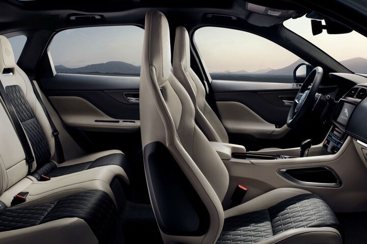 Jaguar F-Pace SVR