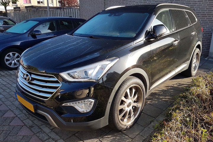 Hyundai Grand Santa Fe in het wild