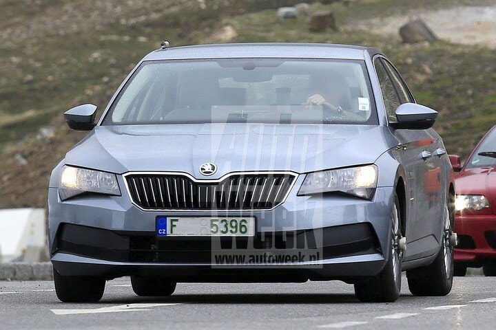 Skoda Superb facelift spyshots