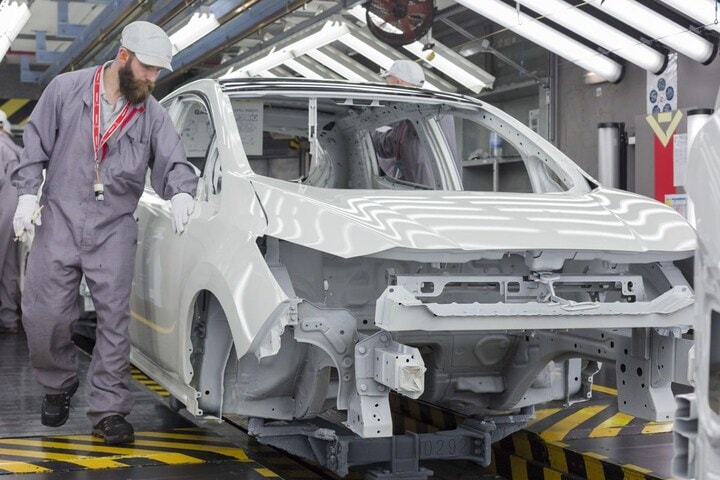 Nissan Leaf fabriek mensen EV Japan Engeland