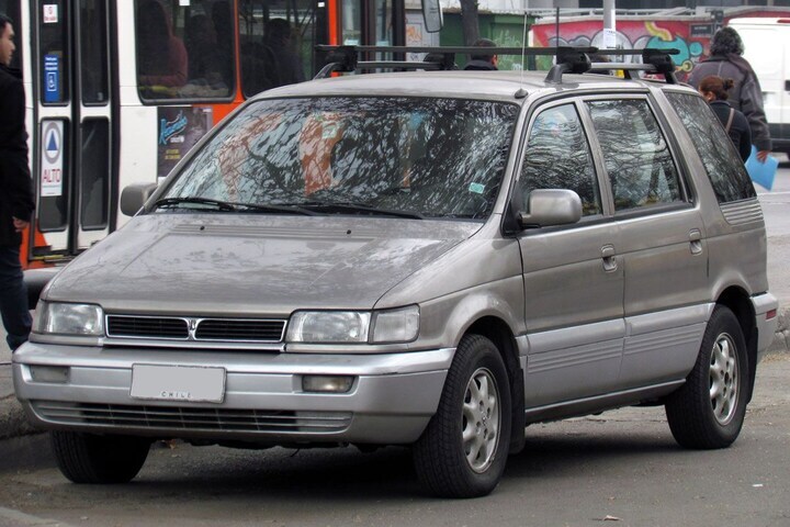 Mitsubishi Space Wagon Hyundai Santamo Tweeling