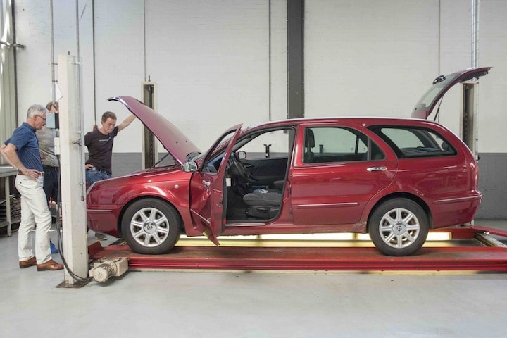 Klokje rond garage Lancia occasion apk
