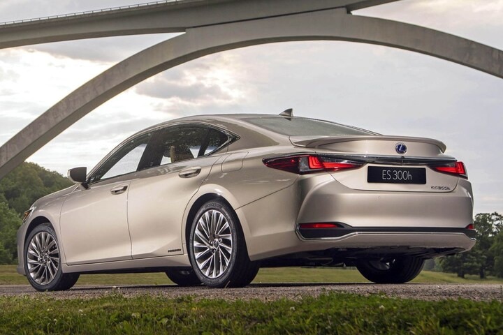 Lexus ES